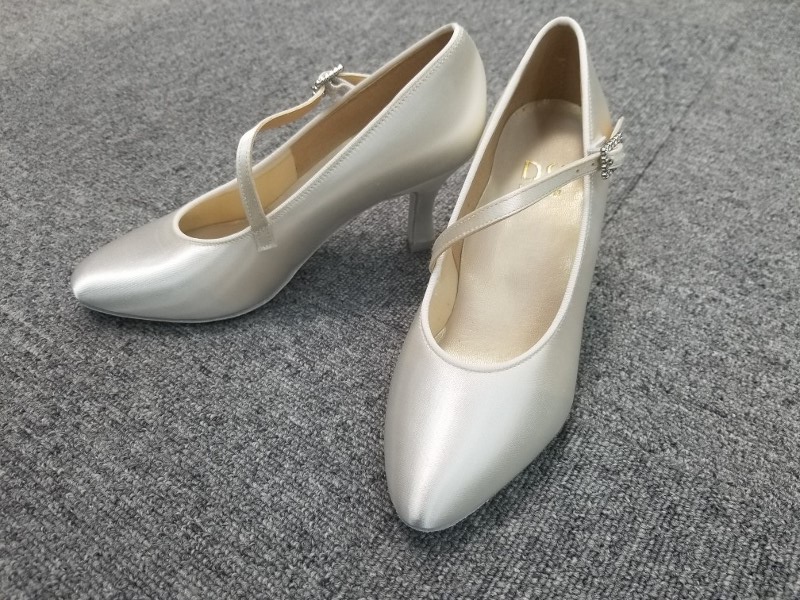 長時間履いても疲れないdsiダンスシューズ