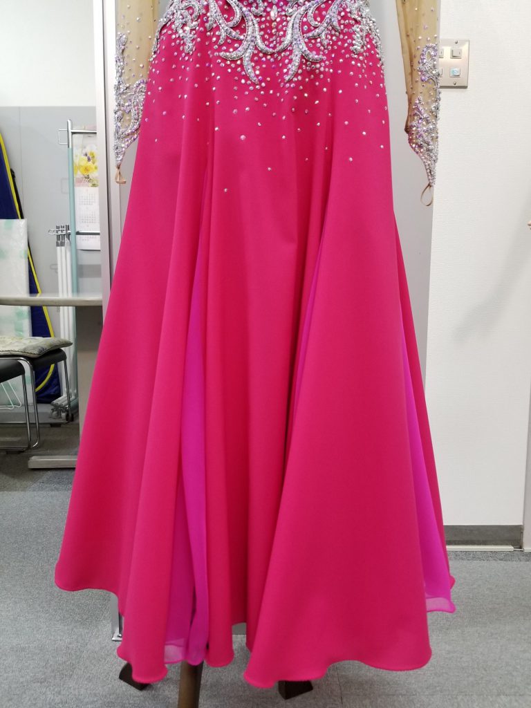 2万円台でも出来る お手軽 社交ダンスドレスのリメイク術 白樺ドレスのリフォーム　Before After G15 ホース付ペチコート　説明用　ビフォーアフター01