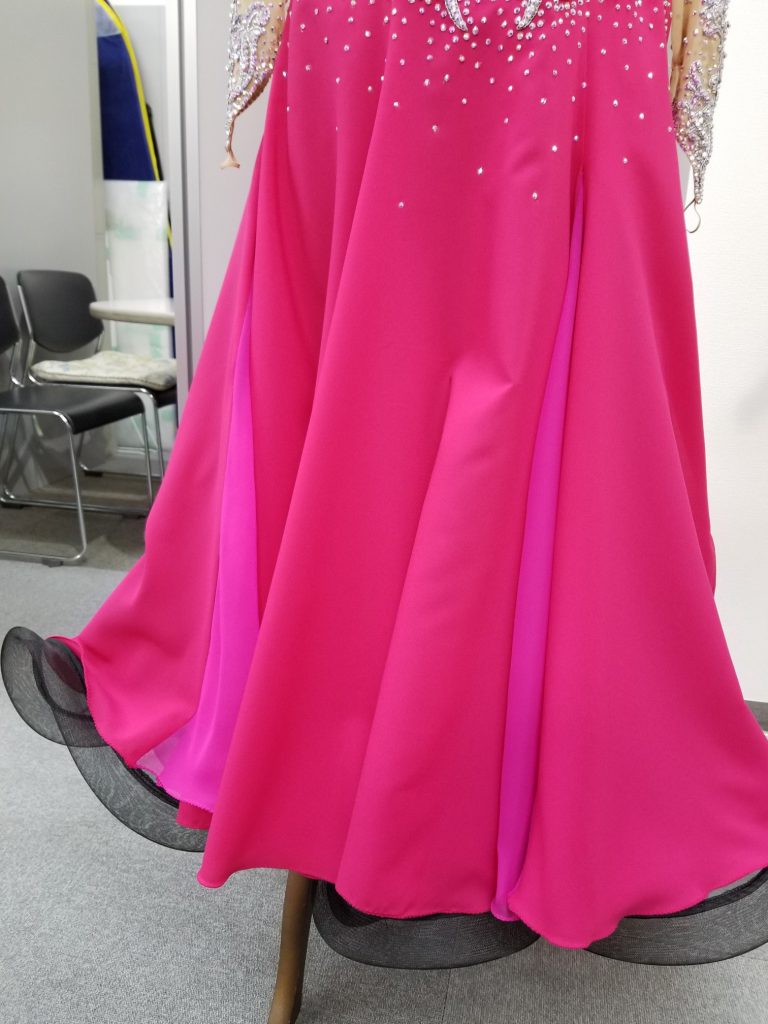 2万円台でも出来る お手軽 社交ダンスドレスのリメイク術 白樺ドレスのリフォーム　Before After G15 ホース付ペチコート　説明用　ビフォーアフター02