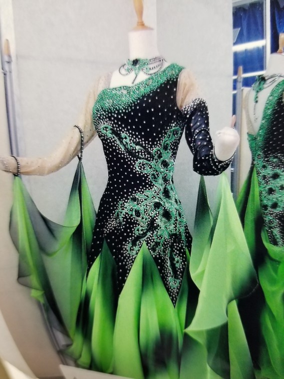 衣装のリメイク　ドレスリフォーム　ドレスのお直し　社交ダンスドレスお直し東京　社交ダンスドレスメンテナンス　パーティードレスお直し　社交ダンスドレス丈詰め　社交ダンスドレス巾詰め