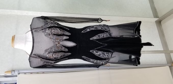 衣装のリメイク　ドレスリフォーム　ドレスのお直し　社交ダンスドレスお直し東京　社交ダンスドレスメンテナンス　パーティードレスお直し　社交ダンスドレス丈詰め　社交ダンスドレス巾詰め