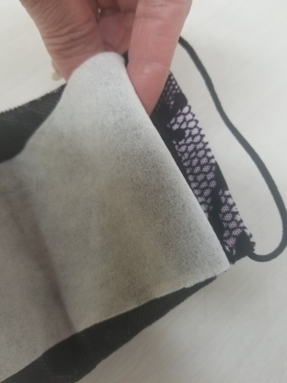 ダンスメーカーが作ってるマスク　チャーム付おしゃれマスク　手作り　ハンドメイド　高級マスク　内側不織布のマスク　小顔効果抜群のマスク　レースマスク　呼吸のしやすいマスク　クレープ生地マスク　プレゼントに使えるマスク　ギフト用マスク