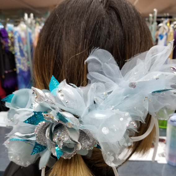 ウェディング　イブニング　社交ダンスヘアアクセ　ブルーのヘアアクセサリー　ブルーのへヘッドドレス　インターネット購入　