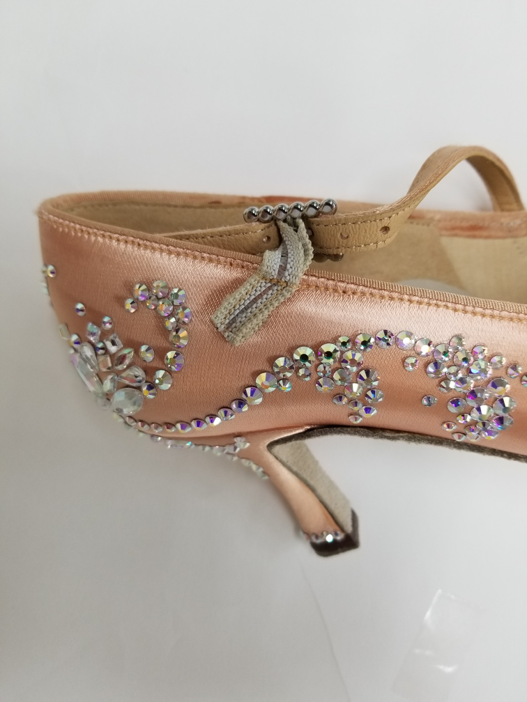 DSIダンスシューズ　ストラップ付ダンスシューズ　フレッシュカラーのDSIシューズ　スタンダードシューズ　競技用ダンスシューズ　デモ用ダンスシューズ　サテンモダンシューズ　