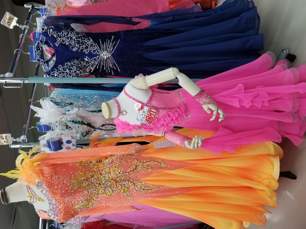 白樺ドレスセール　社交ダンス用品店　社交ダンスドレス東京　社交ダンスドレス西日暮里　スタンダードドレス　ラテンドレス　20万円以下社交ダンスドレス　