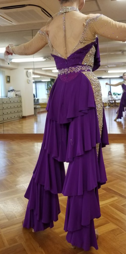 社交ダンスドレスリフォーム　社交ダンスドレスリメイク　ドレスお直し　ダンスドレスお直し　ダンスドレス裾直し　ダンスドレス袖直し　ダンスドレス広げる　ダンスドレス細くする