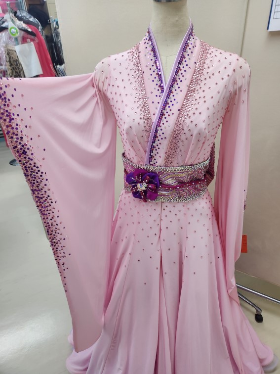 社交ダンスドレスクリーニング　ドレスクリーニング　イブニングドレスクリーニング　ダンスドレスクリーニング　ダンスドレスリペア　ダンスドレスリメイク　ダンスドレスリフォーム