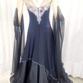 【試着・レンタル・購入】黒のシンプルスタンダードドレス - 画像 (3)