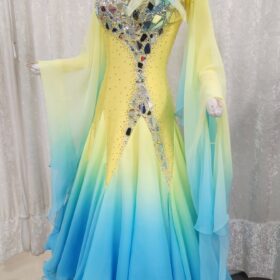 【試着・レンタル・購入】対照的な色彩で軽快に感じるスタンダードドレス - 画像 (2)