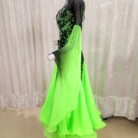 【試着・レンタル・購入】ボディーが黒で引き締まってみえる蛍光グリーンのスタンダードドレス - 画像 (4)