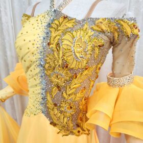 サフランカラーのキュートなスタンダードドレス - 画像 (5)