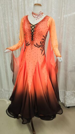 オレンジに黒のグラデーションスタンダードドレス