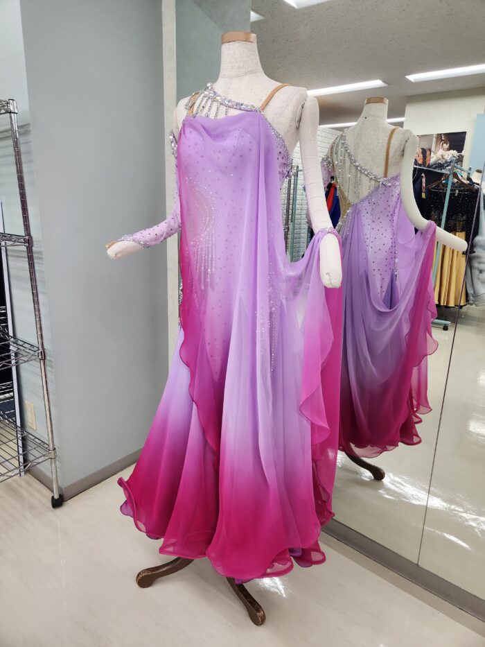 アメリカンスムースとは？日本でも注目の社交ダンススタイルとおすすめドレス完全ガイド