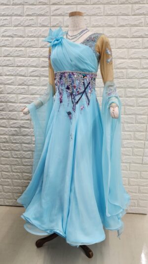 【試着・レンタル・購入】社交ダンスドレス　MLサイズ　うすブルー　スタンダードドレス949-ML